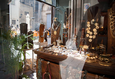 視覺營(yíng)銷新勢(shì)力 零售占領(lǐng)珠寶首飾的創(chuàng)意表達(dá)與素材應(yīng)用